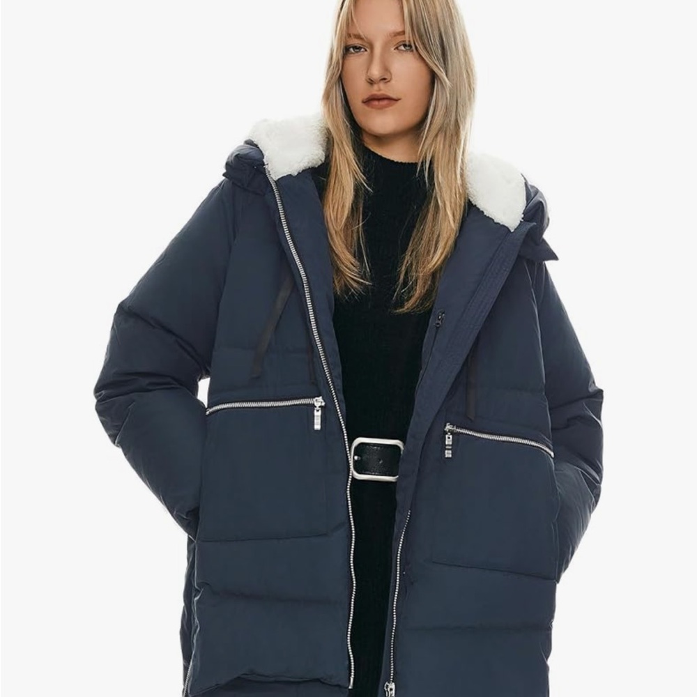 Stylish Navy Puffer Jacket with Hood